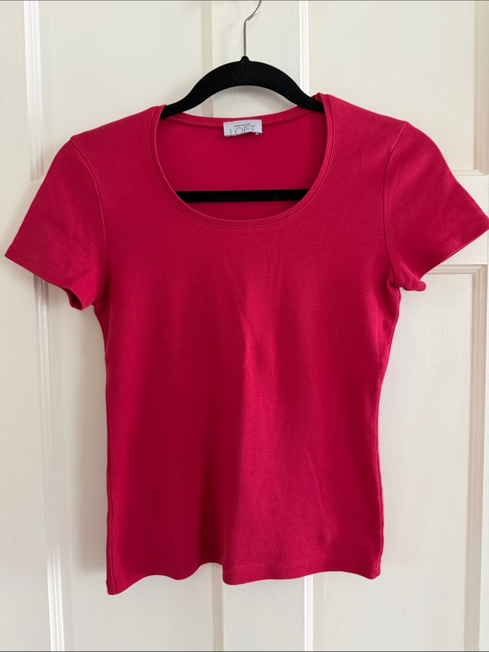 🌷Loft dark pink scoopneck tee. Size XS.